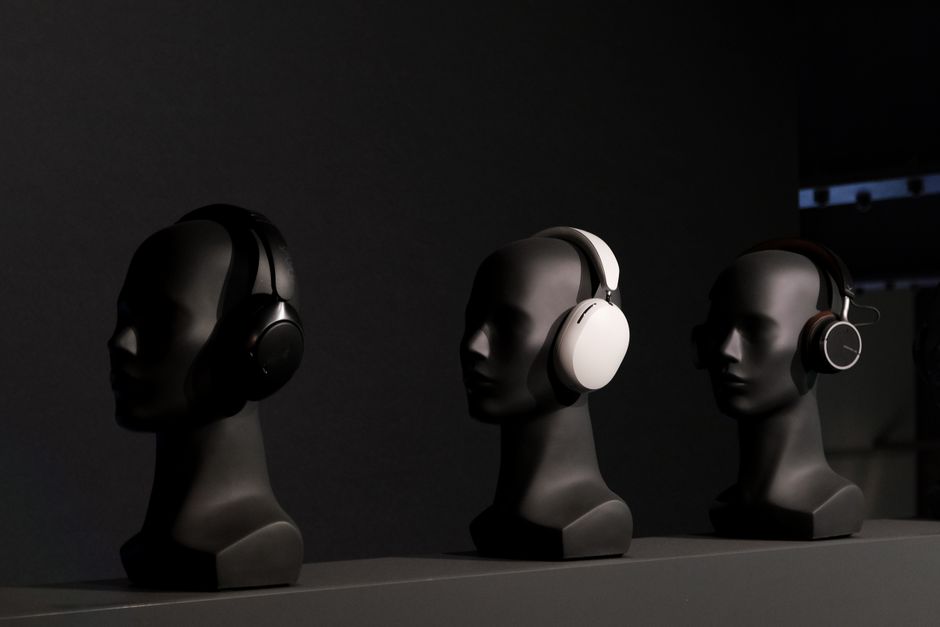 Bowers & Wilkins Px8
